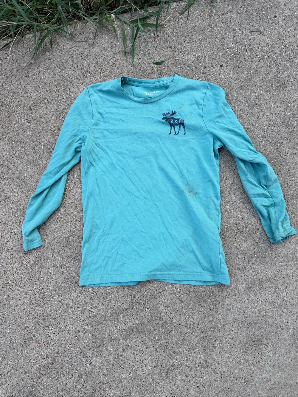 Abercrombie and Dutch 8 Bot shirt